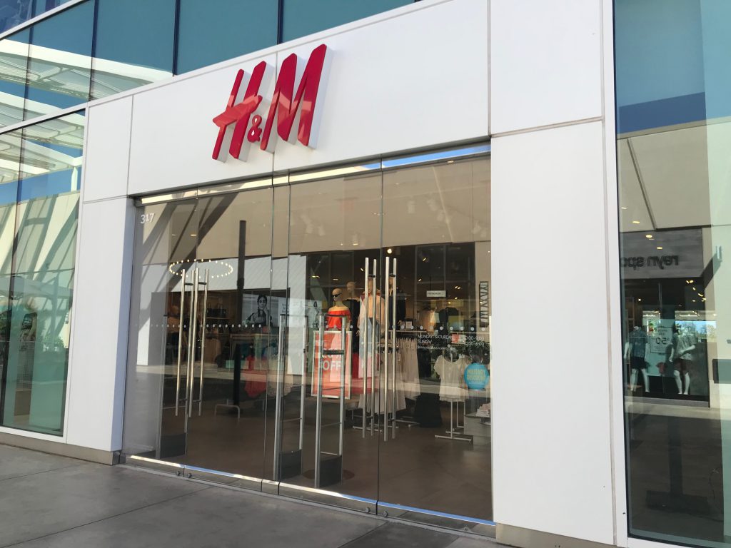 マリオットから近いカポレイのカマカナアリイ・ショッピング・センターのH&M