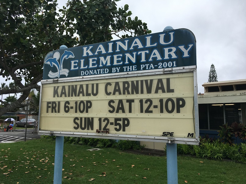 カイルアの小学校で開催されたカーニバル