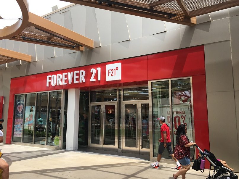 赤いForever21?カ・マカナ・アリイで発見