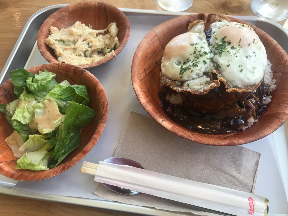 カカアコで食べるロコモコ