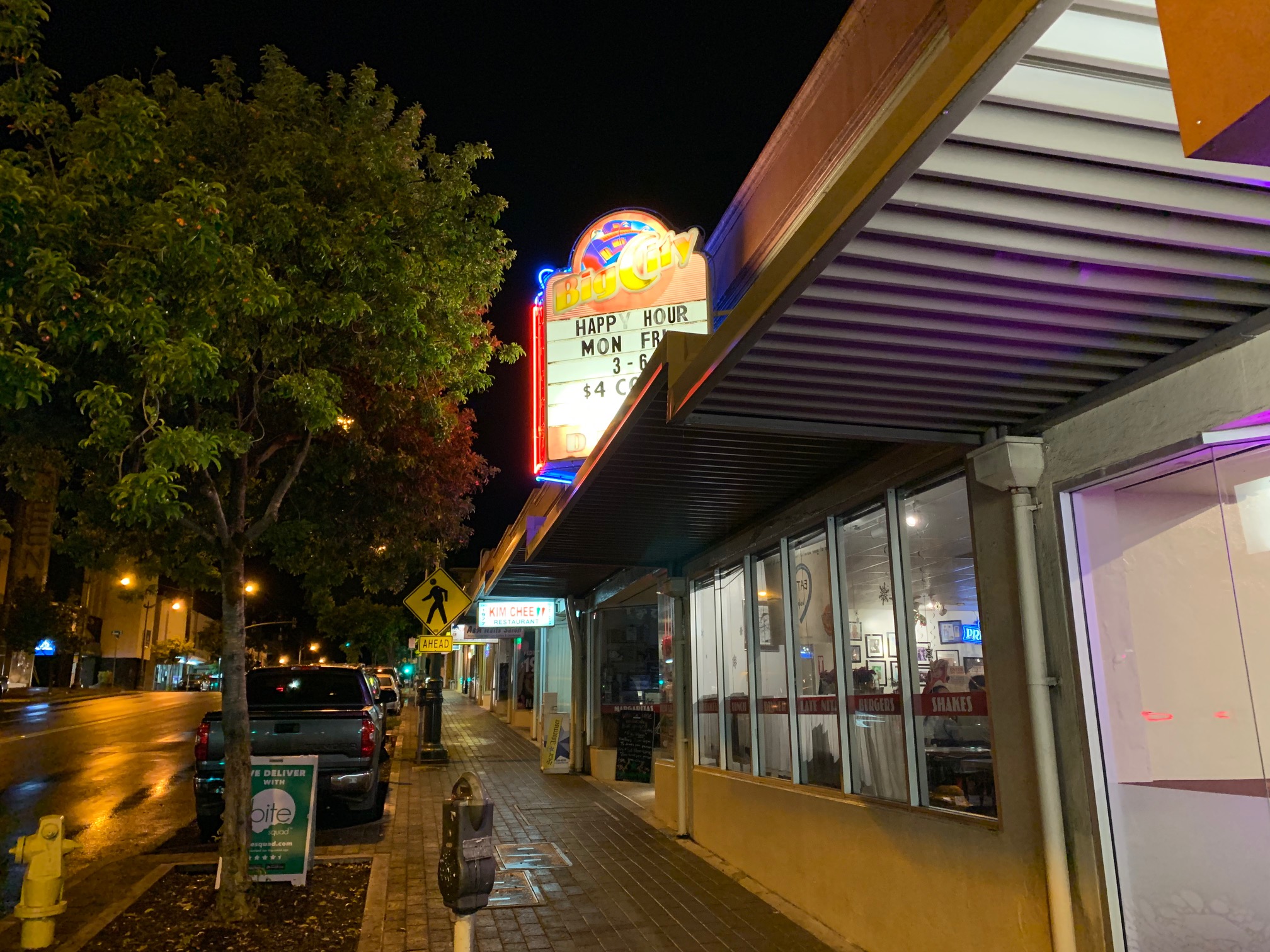 ローカルに人気のダイナー「ビッグ・シティ・ダイナー」 くじら倶楽部