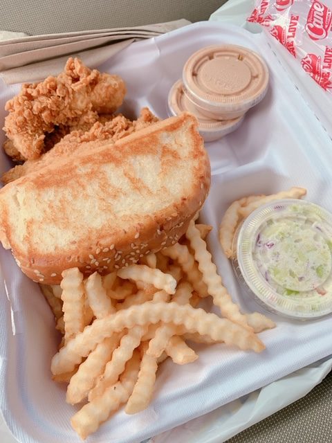 くじら倶楽部のスタッフが行ったRaising Cane’s Chicken Fingers