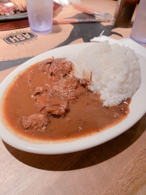 ワイキキにオープンしたステーキ屋さんアロハステーキハウスのステーキカレー