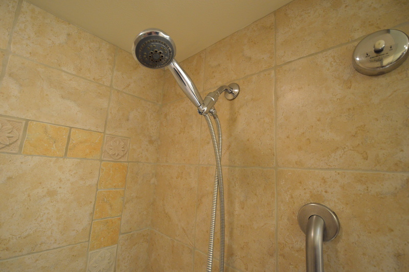 マリオットコオリナのお部屋紹介 主寝室（マスターベッドルーム）のシャワーは取り外しが可能なタイプ