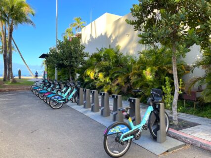 ヒルトンハワイアンビレッジ近くの自転車Biki