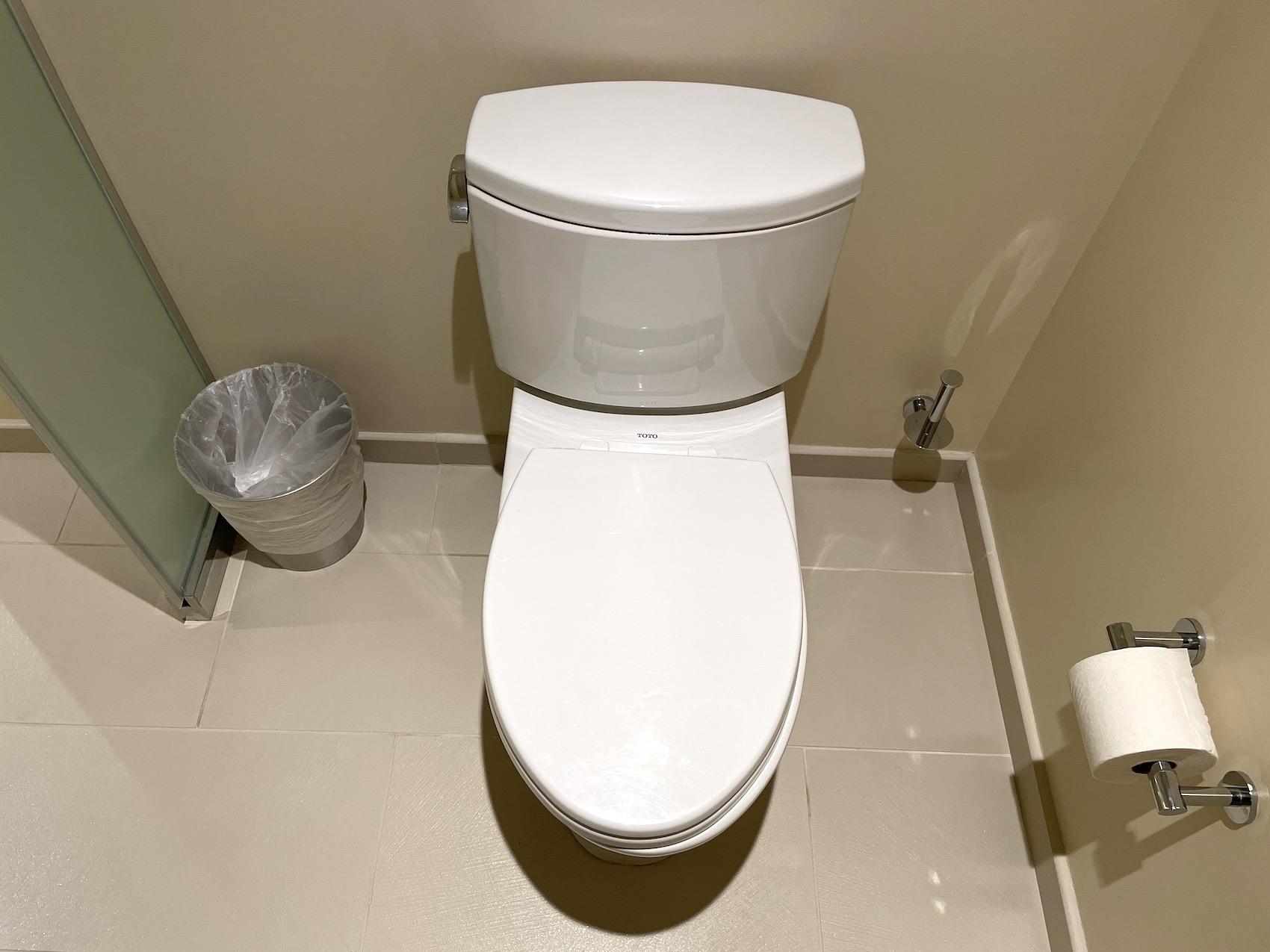 グランド・アイランダーのペントハウス3610号室のゲスト用のバスルームにあるトイレ